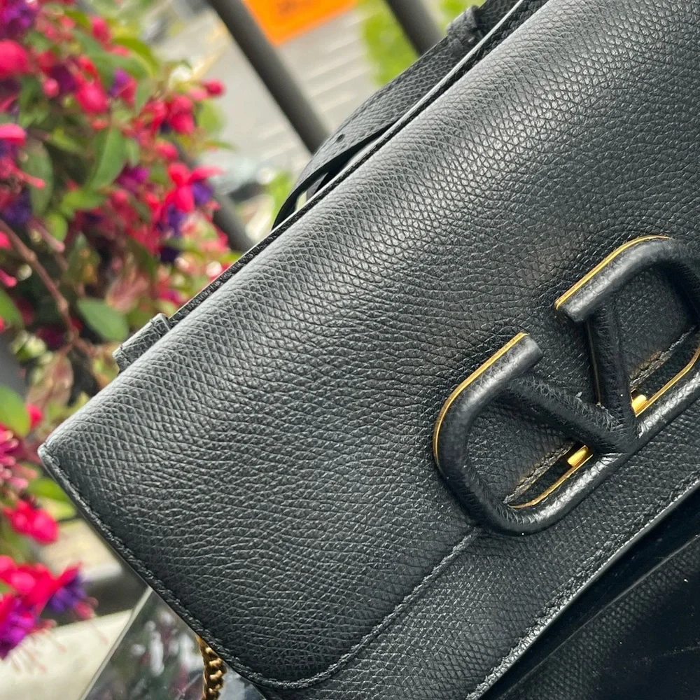 Valentino Garavani Black Crossbody Bag with Gold Circular Hardware - Picture 3 of 10